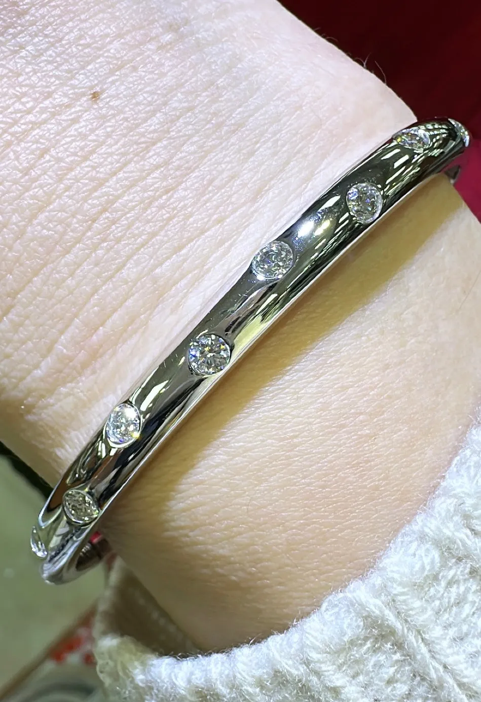 1.02ct tw Burnish Set Diamond Station Bangle Bracelet