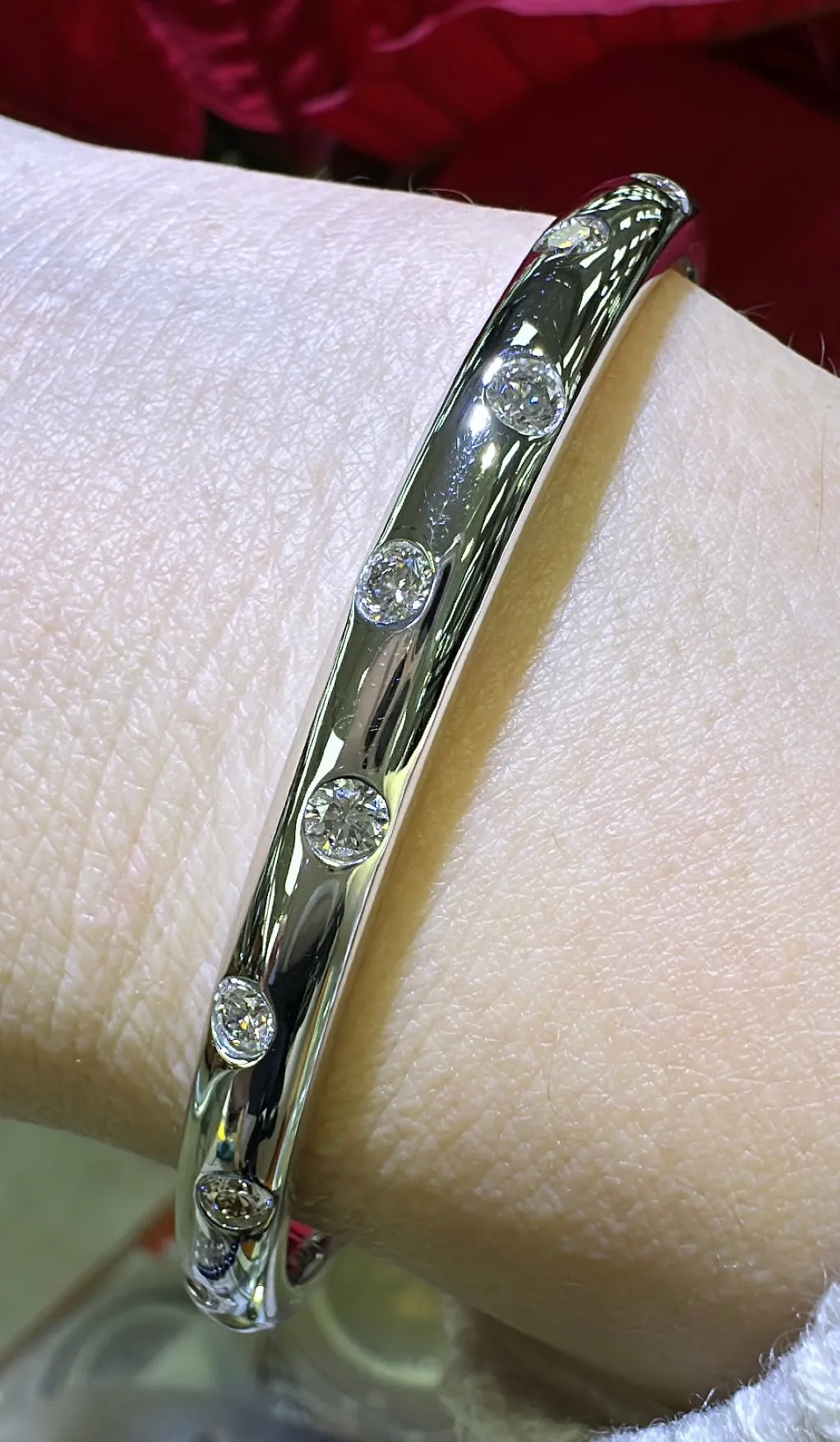 1.02ct tw Burnish Set Diamond Station Bangle Bracelet