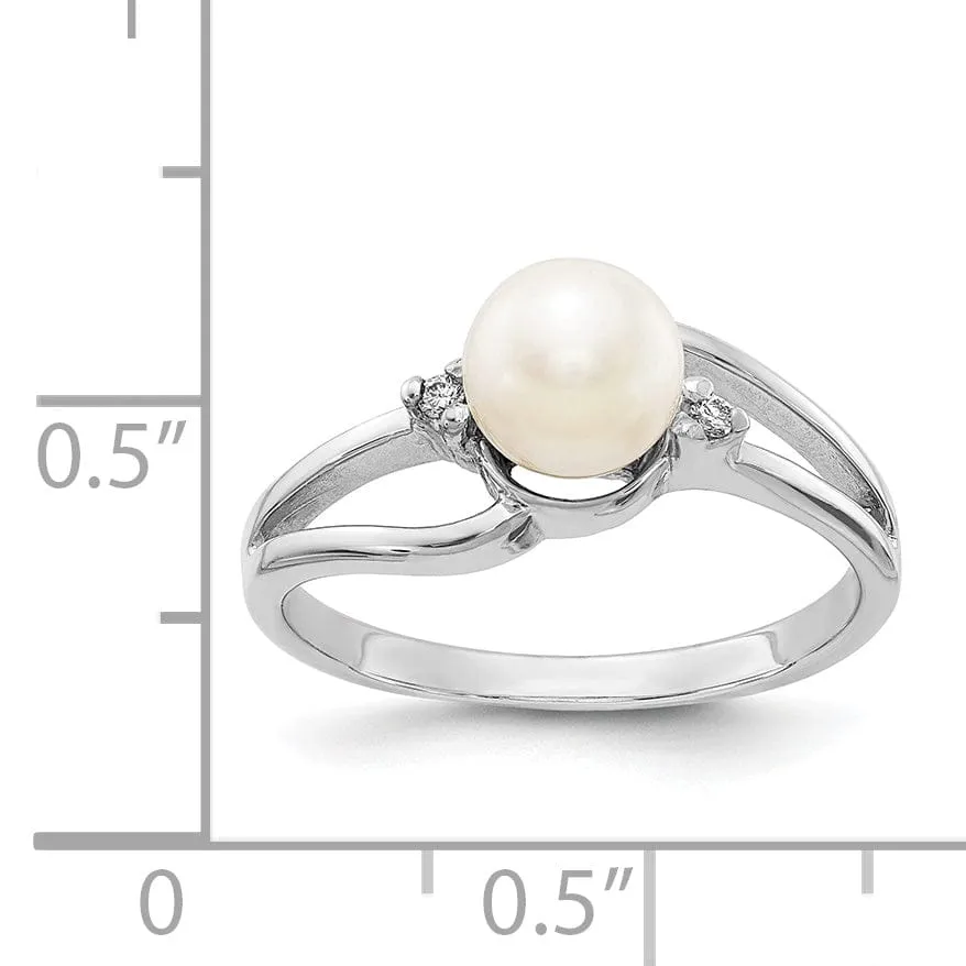 14k White Gold Pearl Diamond Ring