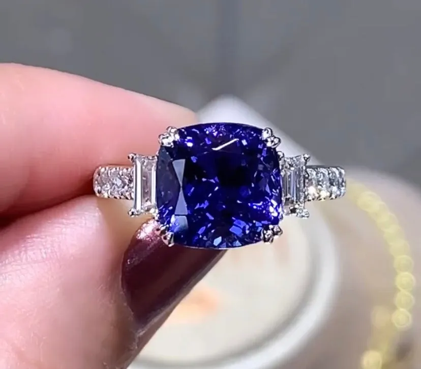 4.36carat Tanzanite & Baguette Diamond Ring