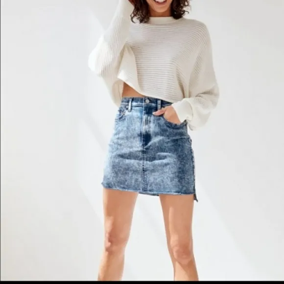 Aritzia Wilfred Free Snow Wash Acid Raw High Low Hem Skirt Mini Denim Jean 8