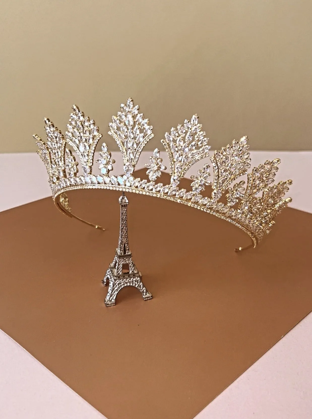 DESARAE Elegant Wedding/Event Crown with Luxurious Swarovski Crystals