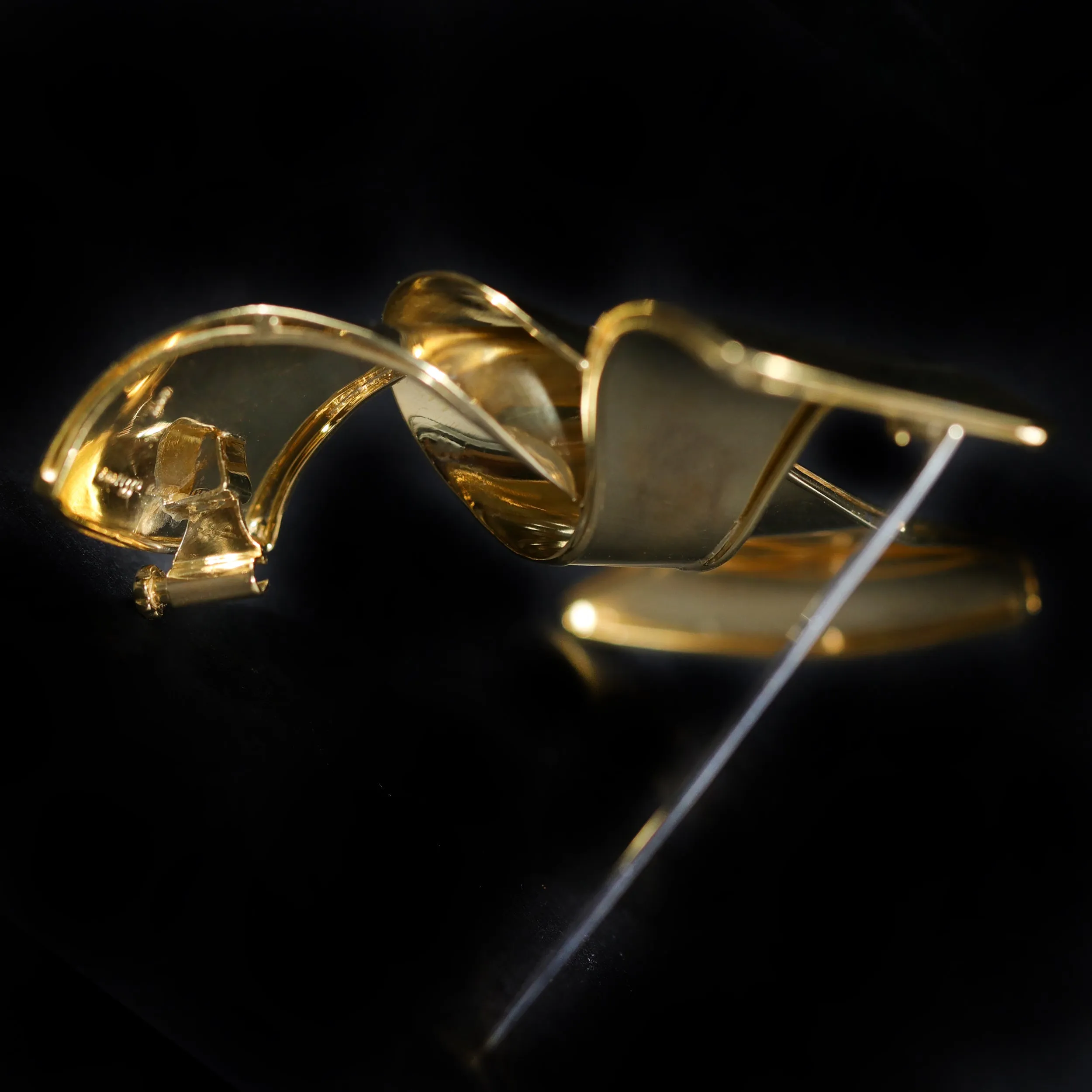Estate 18K Yellow Gold Leo Pizzo Brooch