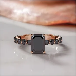Harranin sabinas - Art-Deco Natural Black Diamond Emerald Engagement Ring