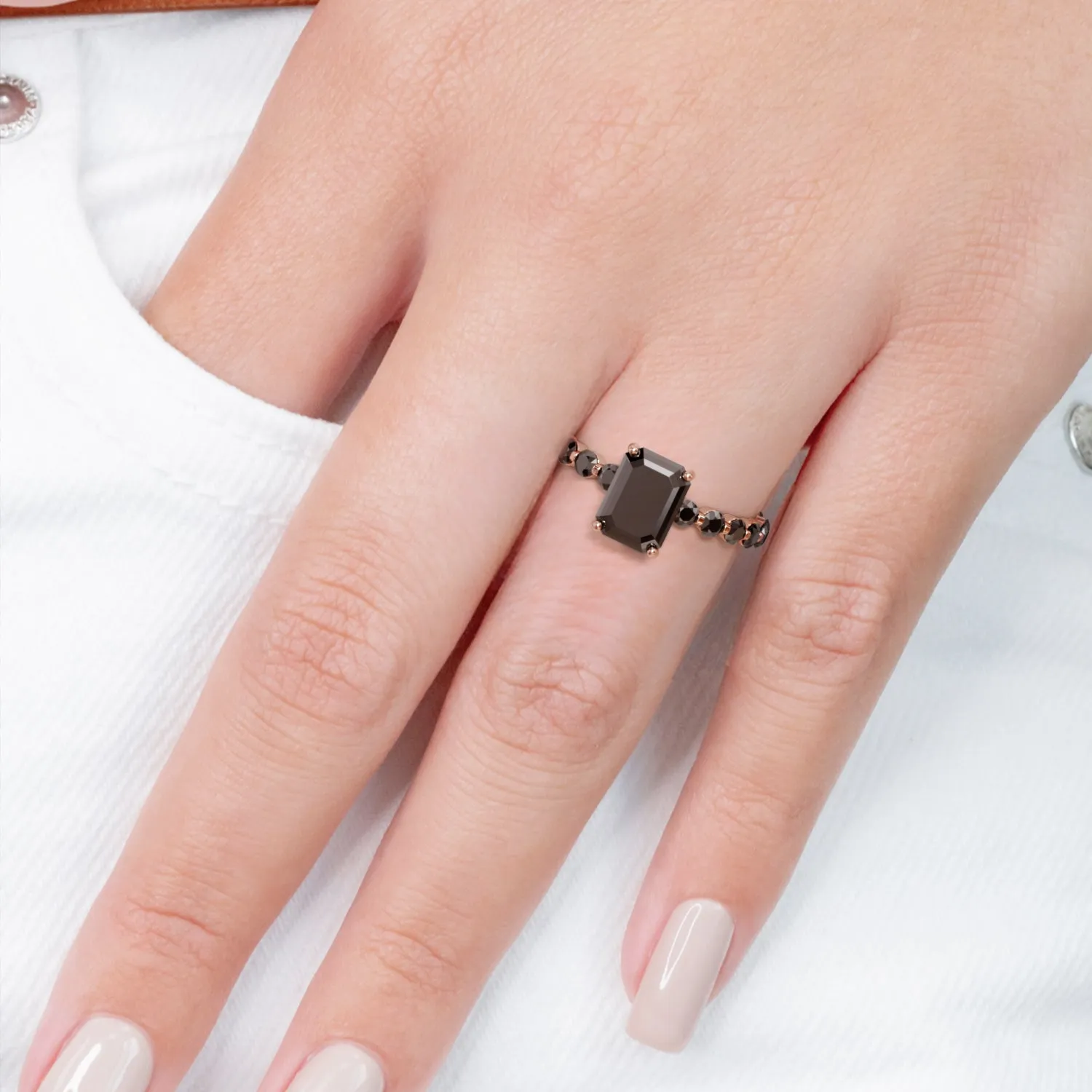 Harranin sabinas - Art-Deco Natural Black Diamond Emerald Engagement Ring