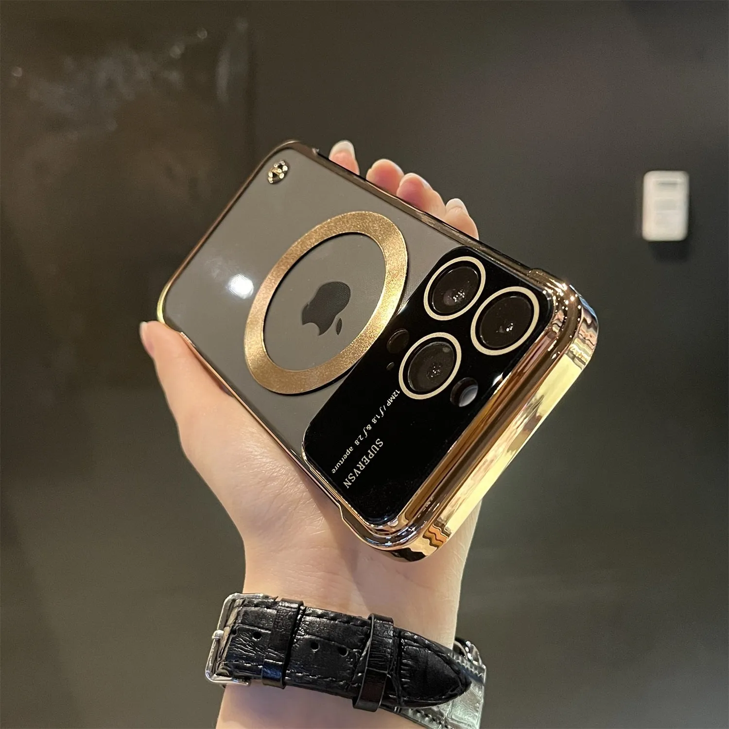 iPhone Case Single Circle Megnetic Borderless