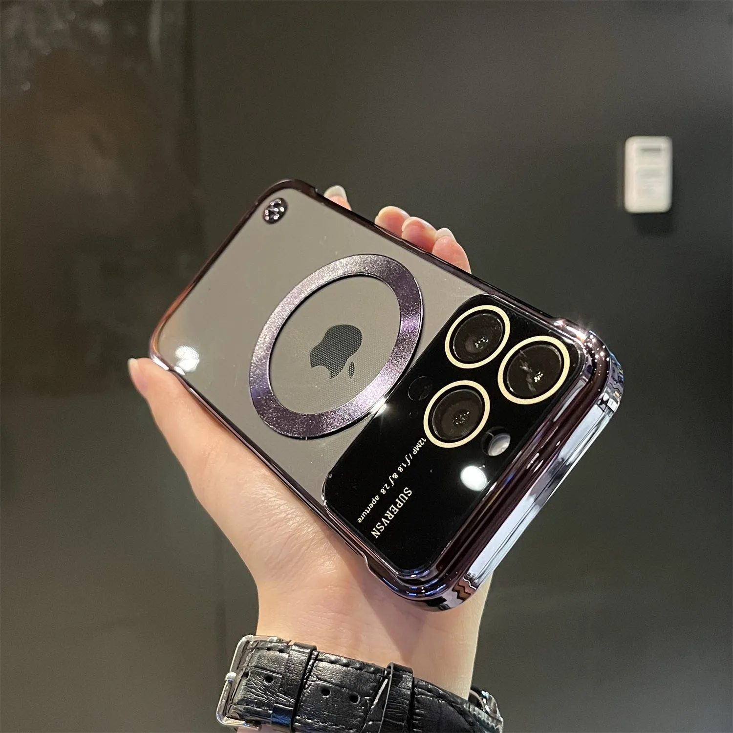 iPhone Case Single Circle Megnetic Borderless