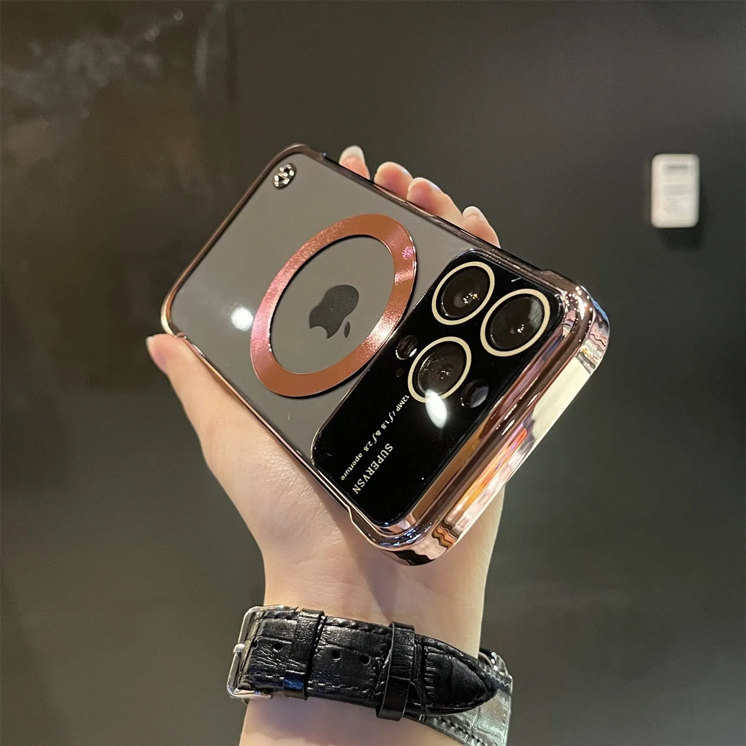 iPhone Case Single Circle Megnetic Borderless