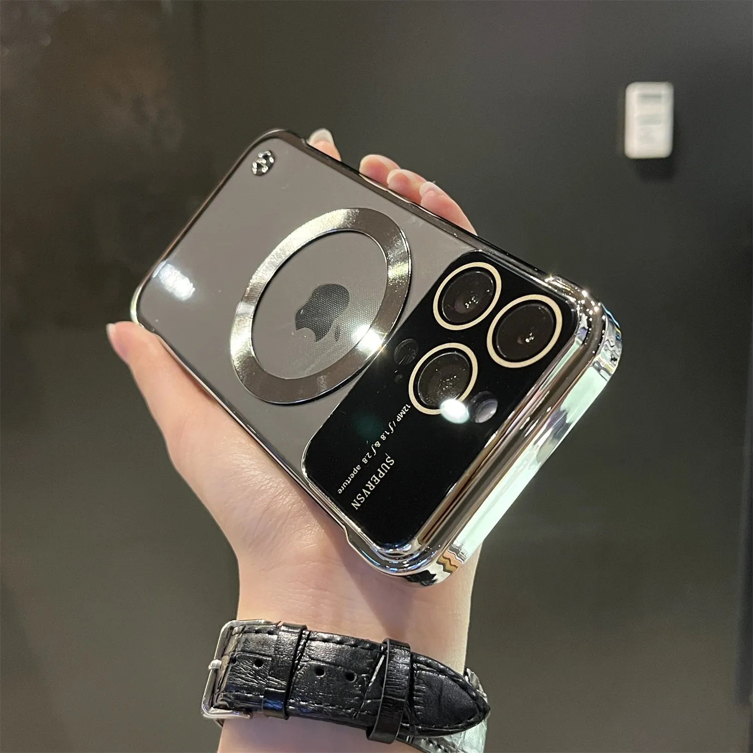 iPhone Case Single Circle Megnetic Borderless