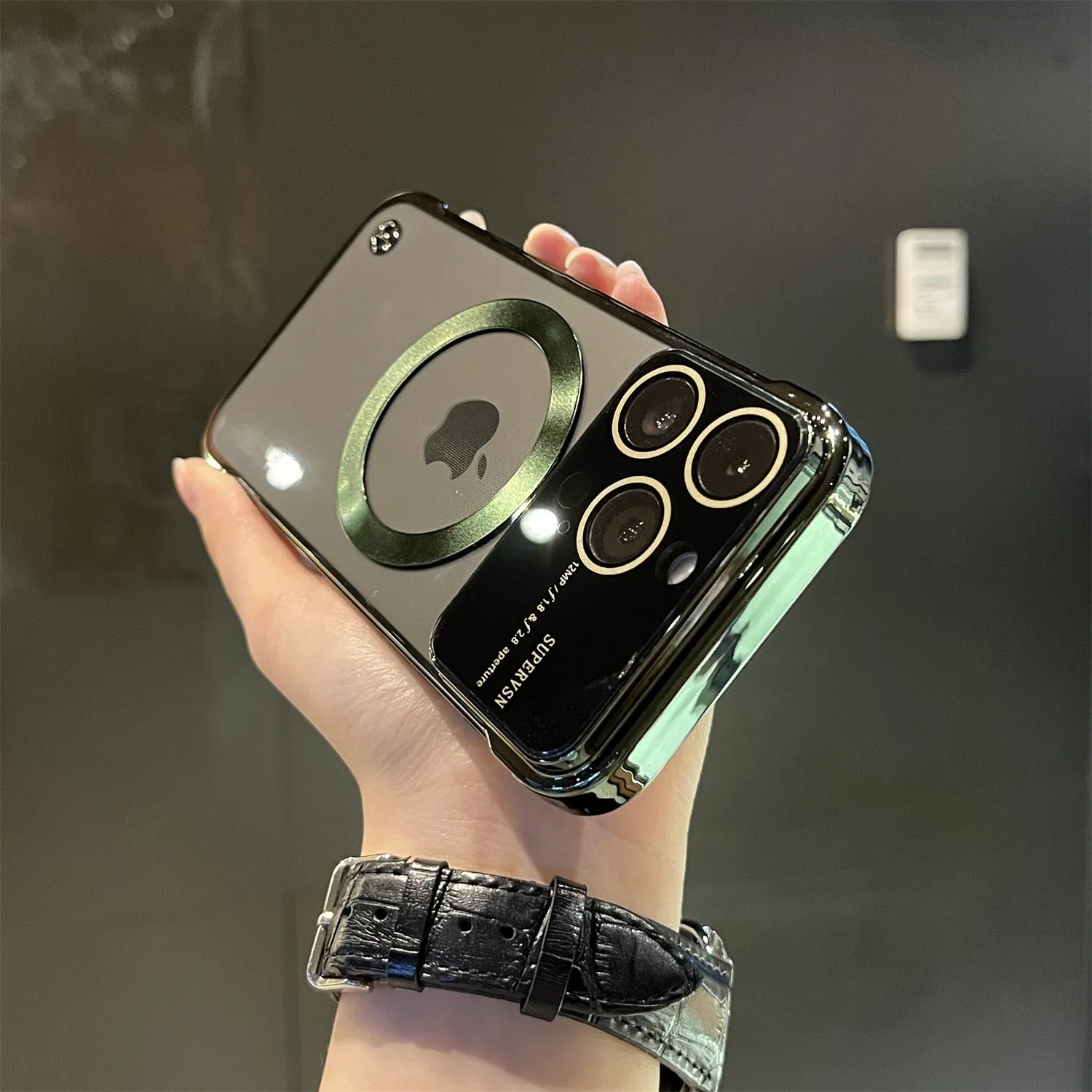 iPhone Case Single Circle Megnetic Borderless