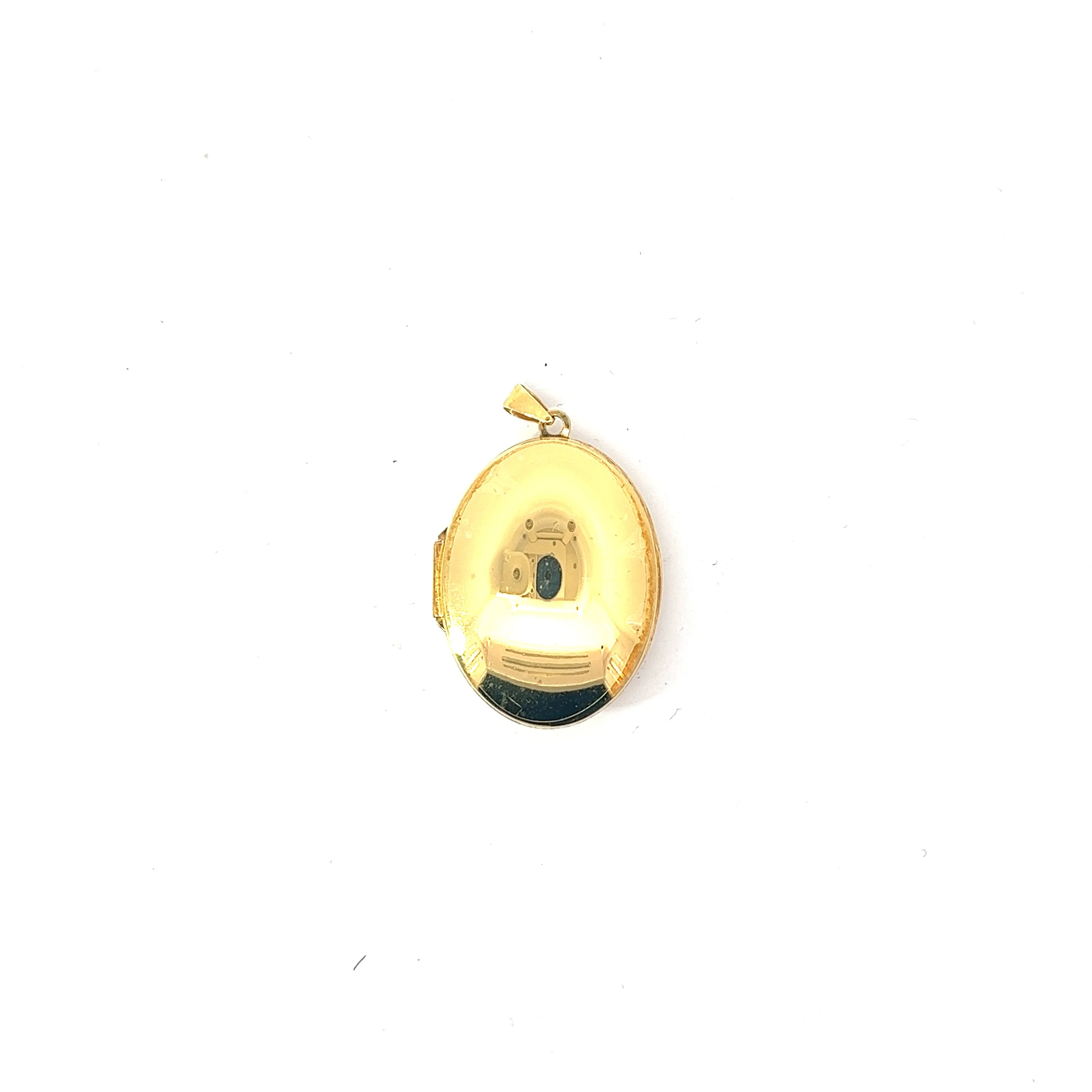 Ladies 14k yellow gold Oval Locket necklace