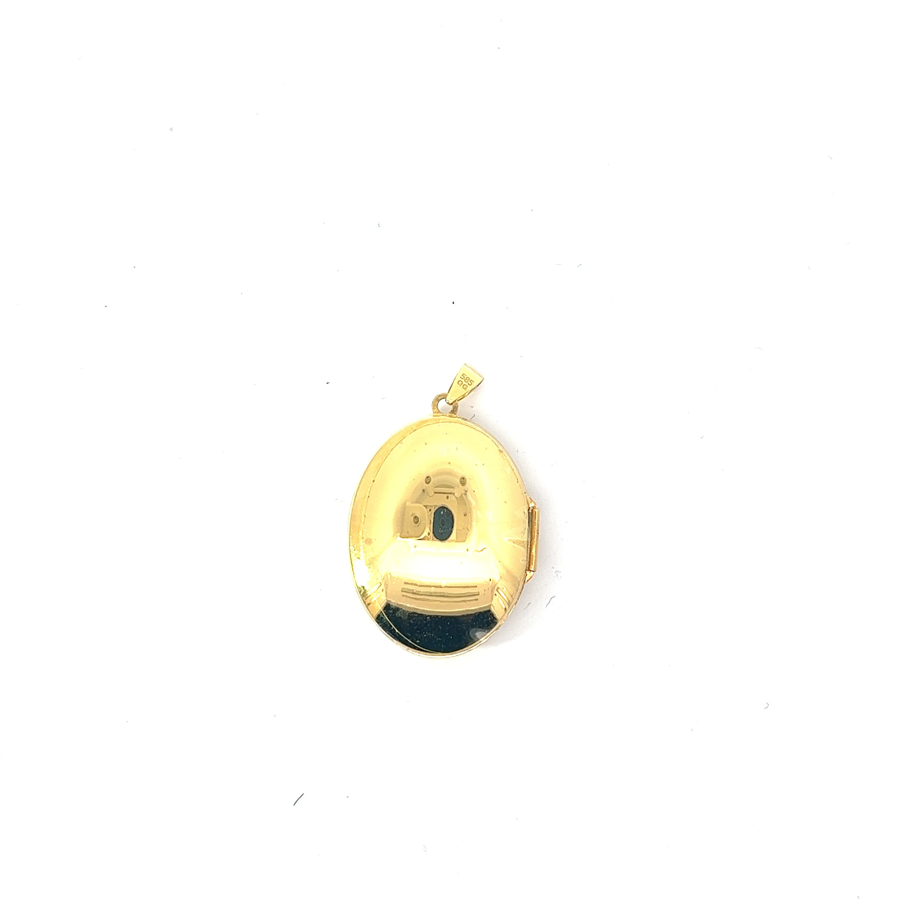 Ladies 14k yellow gold Oval Locket necklace