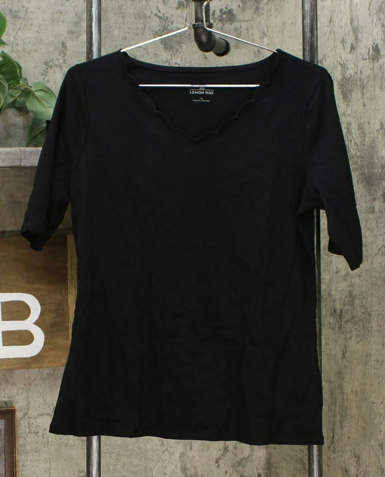 Lemon Way Women's Scalloped Edge Slub Knit Top Black Medium