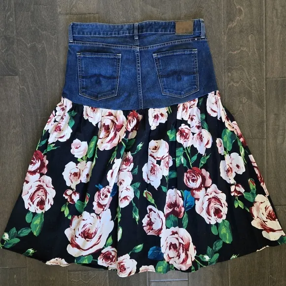 Lucky Brand Floral Denim Jean Midi Skirt Size Medium 8/29 Roses Pink Black Blue