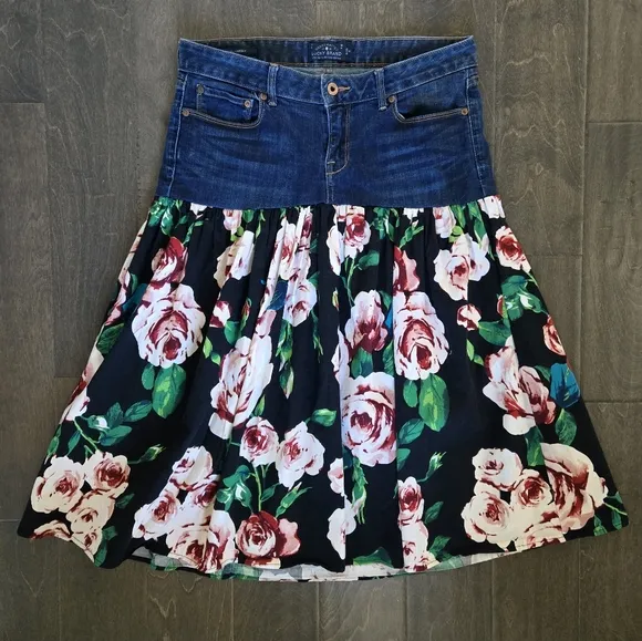 Lucky Brand Floral Denim Jean Midi Skirt Size Medium 8/29 Roses Pink Black Blue