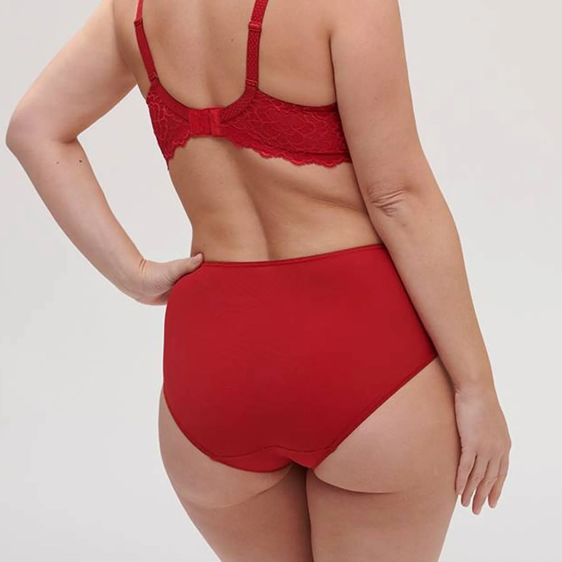 Simone Pérèle Caresse Control Brief