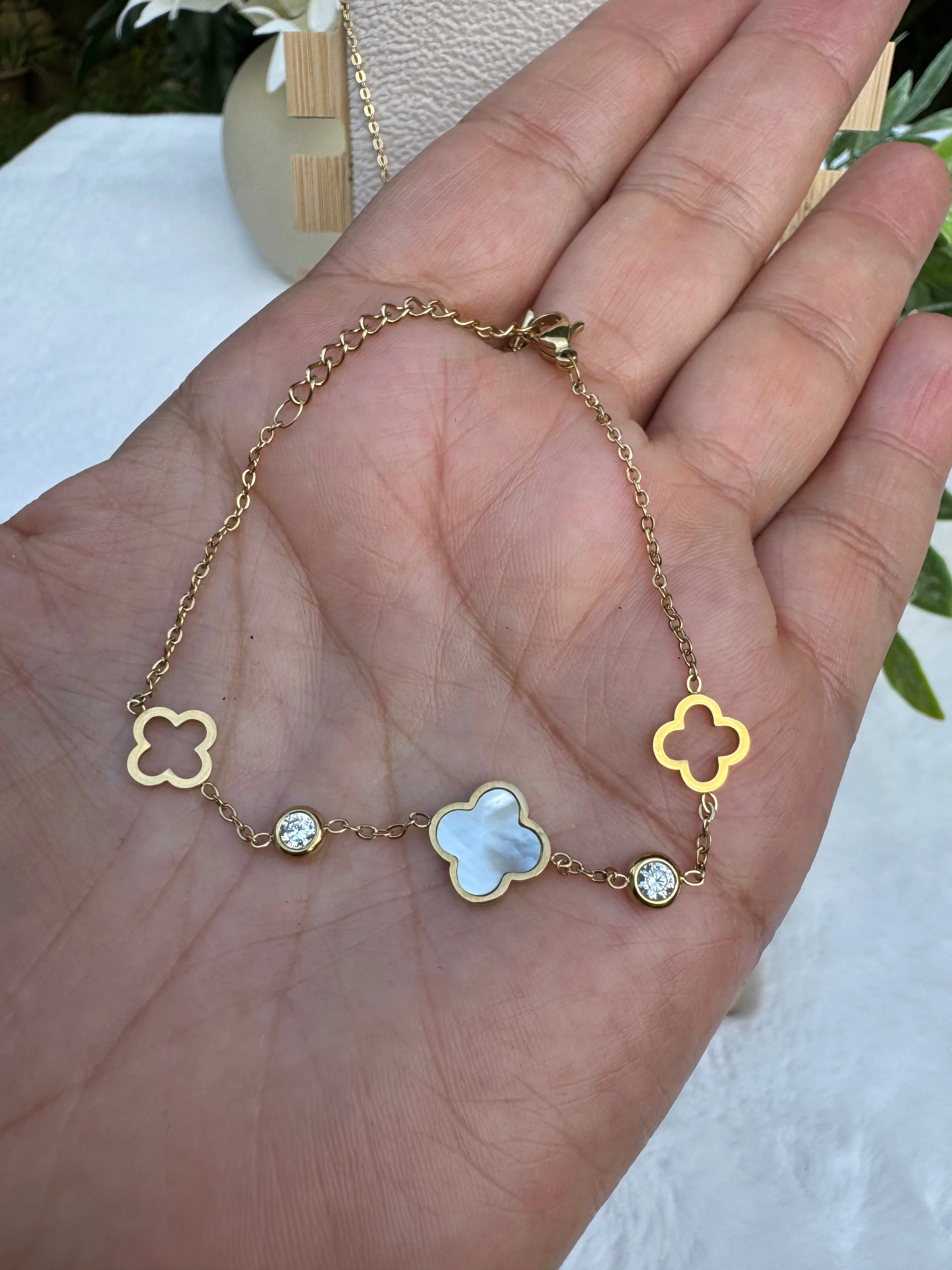 Stainless steel clover bracelet