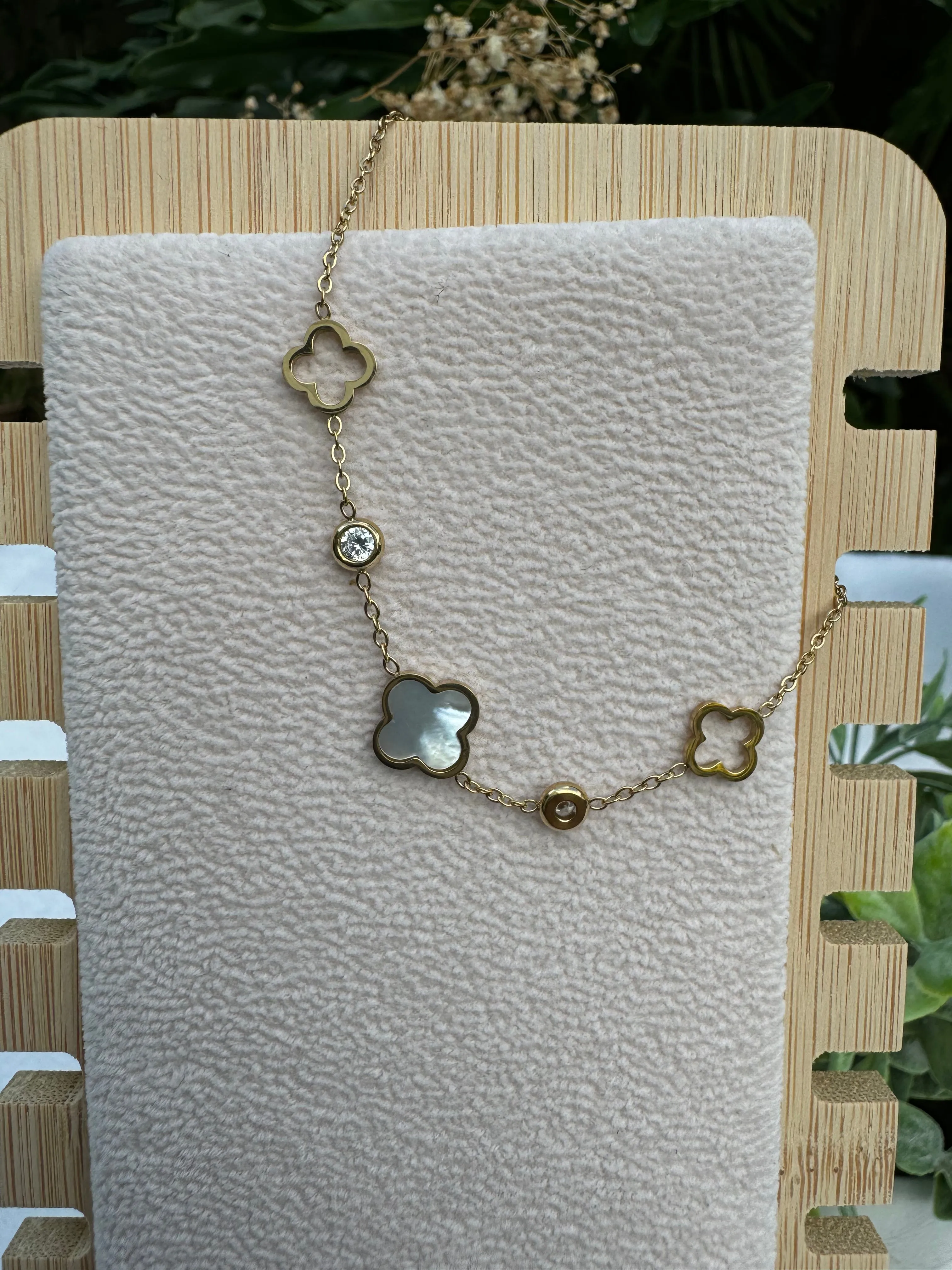 Stainless steel clover bracelet