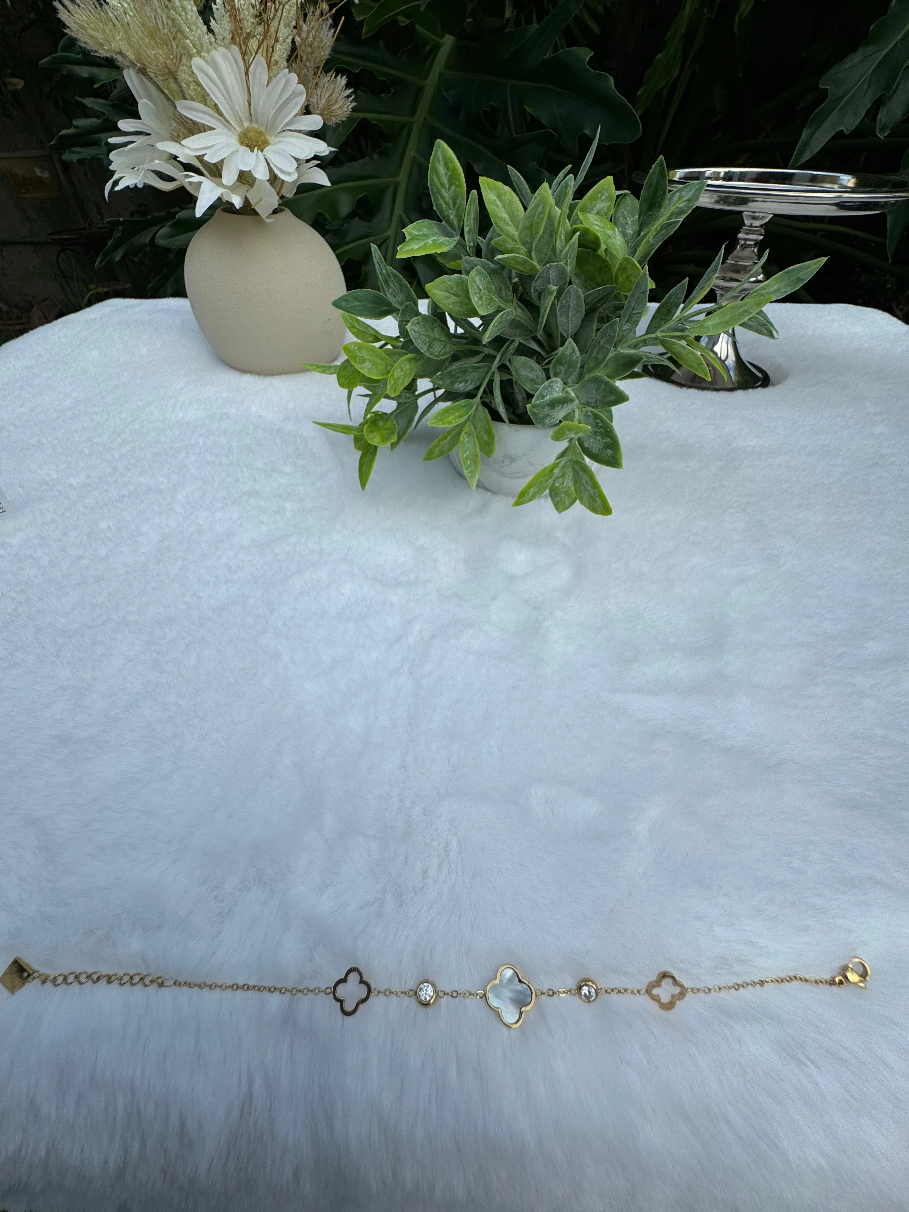 Stainless steel clover bracelet