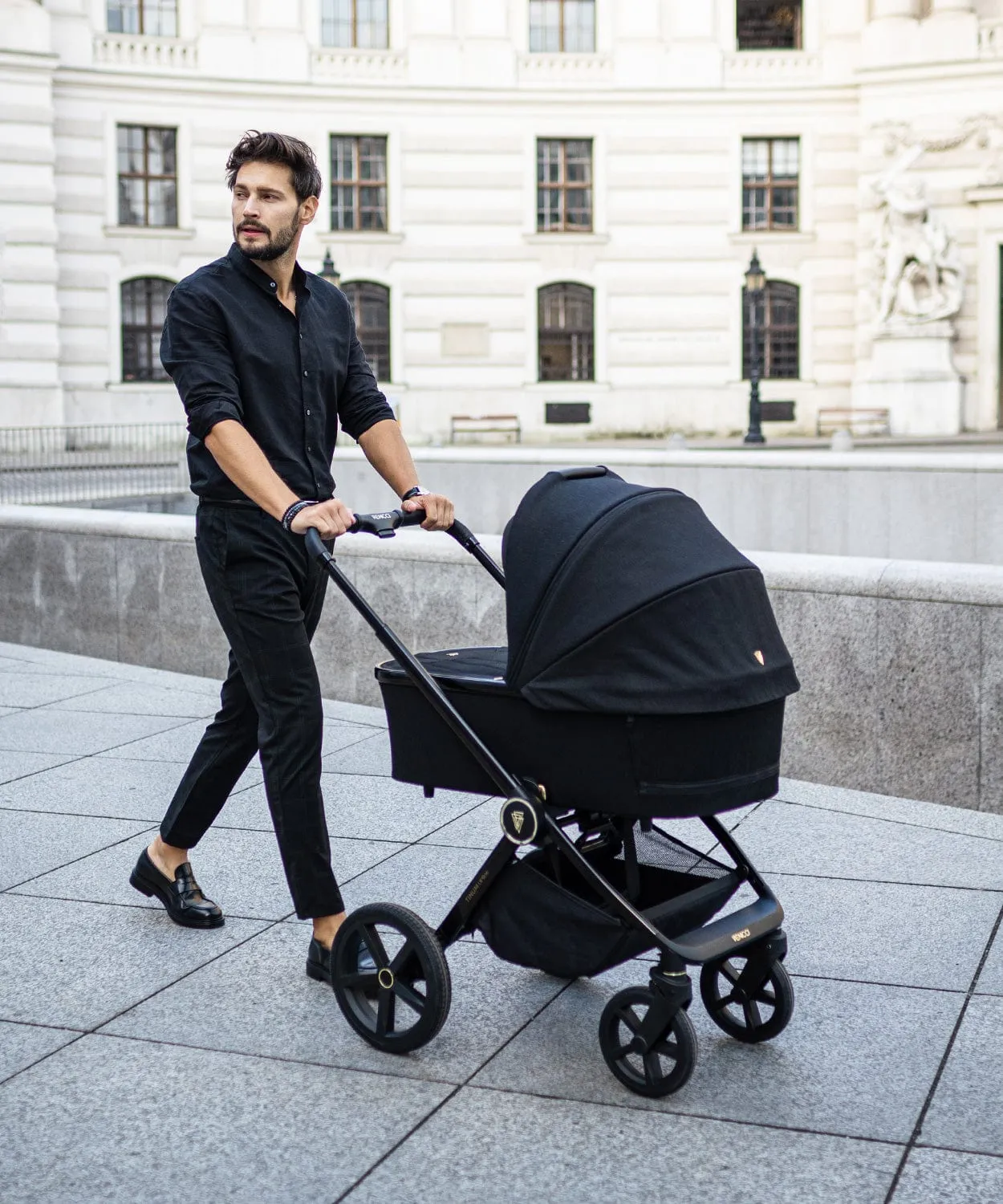 Venicci 3 in 1 Tinum UPLINE Cabriofix i-Size Travel System - All Black